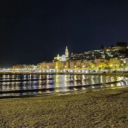 Apartament Studio Calme Bord De Mer Balcon Avec Vue Sur Menton, Ascenseur, Climatisation, Ideal Location Quiet Near Sea, Balcony With City View, Elevator, Ac Mentona