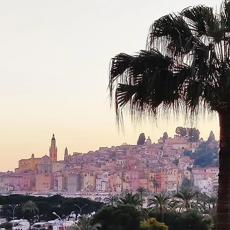 Studio Calme Bord De Mer Balcon Avec Vue Sur Menton, Ascenseur, Climatisation, Ideal Location Quiet Near Sea, Balcony With City View, Elevator, Ac * Mentona