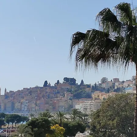 Studio Calme Bord De Mer Balcon Avec Vue Sur Menton, Ascenseur, Climatisation, Ideal Location Quiet Near Sea, Balcony With City View, Elevator, Ac