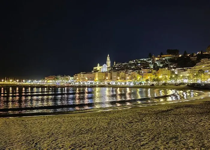 דירה Bord De Calme Avec Balcon, Ascenseur, Climatisation, Ideal Location Quiet Near Sea, Balcony, Elevator, Ac מנטון