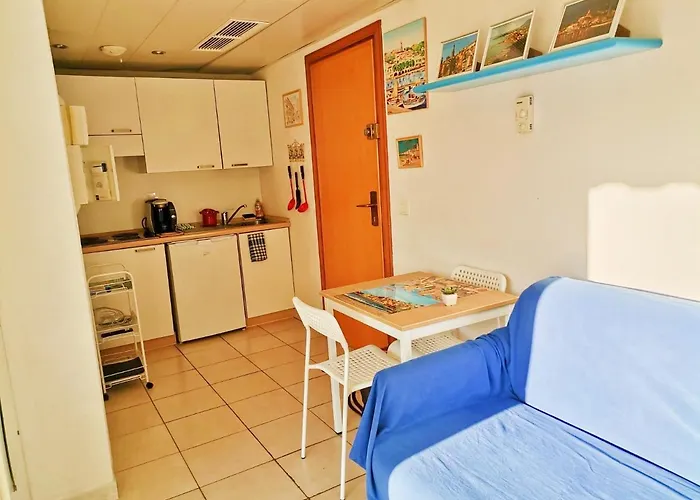 アパート Bord De Calme Avec Balcon, Ascenseur, Climatisation, Ideal Location Quiet Near Sea, Balcony, Elevator, Ac